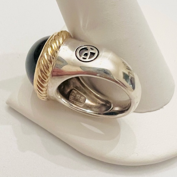 David Yurman Signature Oval Ring With Black
Onyx And Gold - Picture 11 of 12